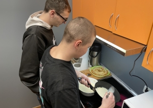 Riebiņu MJIC “Pakāpieni” aizritējis otrais Pankūku gatavošanas un sarunu vakars