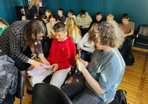 Riebiņu MJIC "Pakāpieni" notika interaktīva darbnīca "Nākotne bez rāmjiem - Tavam talantam nav robežu!"