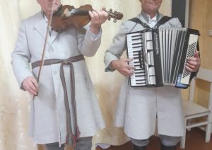 Biedrība “Vārkavas novada pensionāri”  ir realizējusi ELFLA Līderu projektu “Tautas tērpu iegāde folkloras kopai “Dzeipurs”