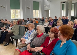 Preiļu novada seniori kuplā skaitā pulcējas uz izglītojošu darbnīcu “Saproti informāciju"