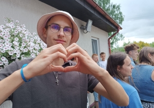 Sirds siltums, kas vieno - SAC "Aglona" seniorus aizkustina jauniešu ciemos nākšana