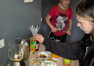 Vasarīgs kopābūšanas pasākums jauniešiem – ‘’Smūtiju bingo’’ Riebiņu MJIC ‘’Pakāpieni’’
