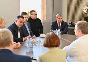 Veselības ministrs darba vizītē apmeklē Preiļu novadu