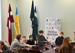 Preiļu 1. pamatskolas skolēni iepazīst pašvaldības budžeta veidošanas procesus
