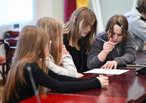 Preiļu 1. pamatskolas skolēni iepazīst pašvaldības budžeta veidošanas procesus