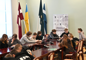 Preiļu 1. pamatskolas skolēni iepazīst pašvaldības budžeta veidošanas procesus