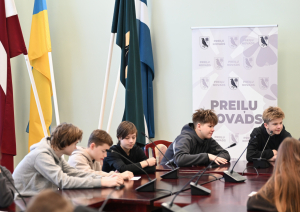 Preiļu 1. pamatskolas skolēni iepazīst pašvaldības budžeta veidošanas procesus