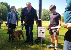 Preiļu pils parkā notikusi suņu un viņu saimnieku zibakcija