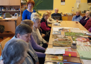 Cik ātri rit laiks! Preiļu novada seniori dalās iespaidos, veidojot kalendāru izstādes un iesaistoties radošajā darbnīcā