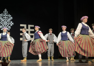 Tautas deju kolektīvu radošais pasākums "Pa-ceļam!" Preiļos