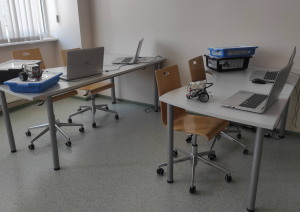 Latvijas bibliotēkām apjomīgs mēbeļu ziedojums