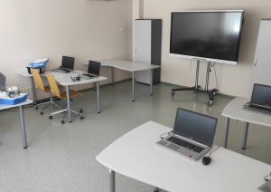 Latvijas bibliotēkām apjomīgs mēbeļu ziedojums