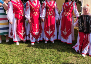 Ansamblis "Rjabinuška" ar dziesmām sveic Visaginas