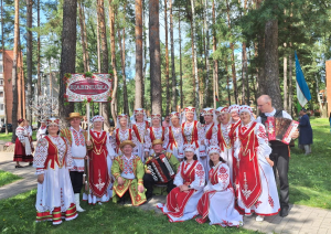 Ansamblis "Rjabinuška" ar dziesmām sveic Visaginas