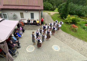 SAC "Aglona" ar koncertu viesojās Galēnu pamatskolas 7.-9. klašu tautas deju kolektīva bērni