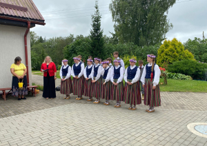 SAC "Aglona" ar koncertu viesojās Galēnu pamatskolas 7.-9. klašu tautas deju kolektīva bērni