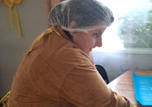 Mājīguma un bērnības garša: SAC "Aglona" klientes iepriecina ar pašu ceptiem cepumiem
