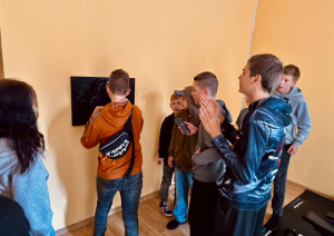 Jauniešu centros aizvadīts muzikālās boksa sienas turnīrs