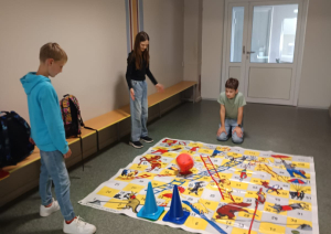 Īstenots Vārkavas pamatskolas skolēnu parlaments “Astoņstūris” īsteno jauniešu iniciatīvu projektu “No ekrāna uz spēlēm!”