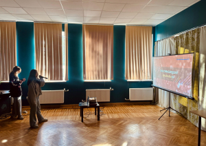 Jaunieši dzied un iedvesmo – karaoke vakari jauniešu centros “ČETRI” un “Pakāpieni”!