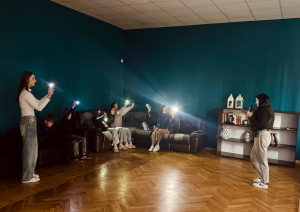 Jaunieši dzied un iedvesmo – karaoke vakari jauniešu centros “ČETRI” un “Pakāpieni”!