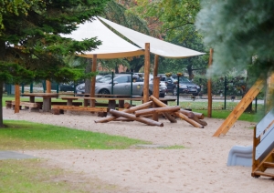 Noslēdzoties projektam “Bērnudārza “Pasaciņa” rotaļu laukumu būvniecības dokumentācijas izstrāde un būvdarbi”, atklāts Preiļu pirmsskolas iestādes “Pasaciņa” jaunais rotaļu laukums