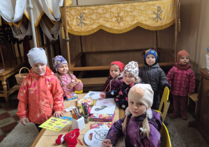 Īstenots mazo grantu projekts “Bērnu stūrīša iekārtošana Vidsmuižas Svētā Gara Romas katoļu baznīcā”