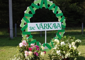 SAC "Vārkava" ielīgo, ieskandina un iepin vasaru vainagos.