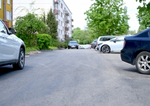 Ar pašvaldības līdzfinansējumu atjaunots piebraucamais ceļš un iekšpagalmu segums daudzdzīvokļu mājai Preiļos, Andreja Upīša ielā 1