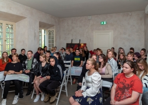 Preiļu pilī aizvadīta lēmumu pieņēmēju, pašvaldības speciālistu diskusija ar jauniešiem “Kafija ar Politiķiem”