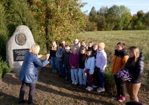 Preiļu Mūzikas un mākslas skolas audzēkņi un pedagogi aizvada izcilā komponista Jāņa Ivanova piemiņas brīdi