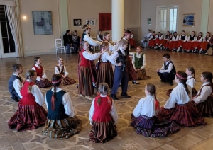 Pulkā eimu, pulkā teku 2024” konkursu fināli tradicionālajā dziedāšanā un dejošanā ir noslēgušies