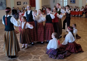 Pulkā eimu, pulkā teku 2024” konkursu fināli tradicionālajā dziedāšanā un dejošanā ir noslēgušies