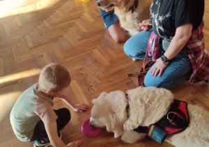 Preiļos ir uzsāktas kanisterapijas nodarbības bērniem
