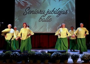 Grandioza jubilejas balle Riebiņos pulcē draugus no visas Latvijas