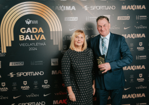 Preiļu novada BJSS direktors Edgars Vaivods saņem Eiropas Vieglatlētikas asociācijas "Biedra federācijas apbalvojumu" vīriešiem