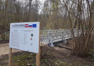 Preiļu parkā divi jauni tiltiņi