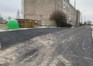 Rožkalnu pagasta daudzdzīvokļu mājai Saules ielā 14 atjaunots piebraucamais ceļš un iekšpagalmu segums