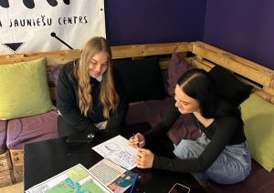 Jaunieši projekta “Jauniešu domes LĪDZDALĪBAS STARTUP” ietvaros spriež par orientēšanās spēles pa Preiļu parku izveidi