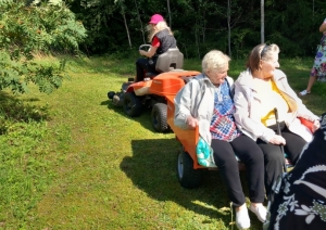 Sociālās aprūpes centra “Aglona” iemītnieki un darbinieki dodas atmiņu pārgājienā