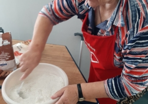 Sociālās aprūpes centra "Aglona" iemītnieki godina maizes cepšanas tradīcijas