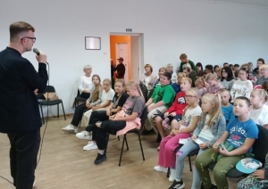 Jasmuižā nosvinēti dziedoši dejojoši Dzejas svētki