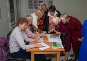 starptautiskajai-senioru-dienai-veltits-pasakums-dzelteno-lapu-valsis-preilos-foto-001-1024x683.jpg