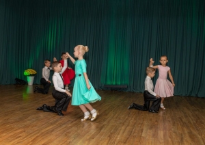 starptautiskajai-senioru-dienai-veltits-pasakums-dzelteno-lapu-valsis-preilos-foto-004-1024x682.jpg