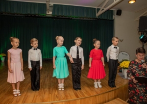 starptautiskajai-senioru-dienai-veltits-pasakums-dzelteno-lapu-valsis-preilos-foto-005-1024x683.jpg