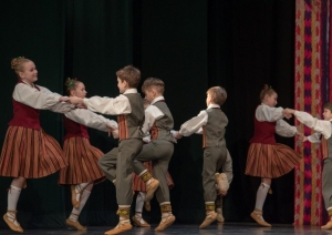 xii-latvijas-skolu-jaunatnes-dziesmu-un-deju-svetku-skate-preilos-foto-ieva-babre-003-1024x682.jpg
