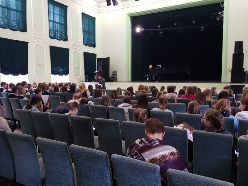 Notika koru pirmais kopmēģinājums, gatavojoties XII Latvijas skolu jaunatnes dziesmu un deju svētkiem