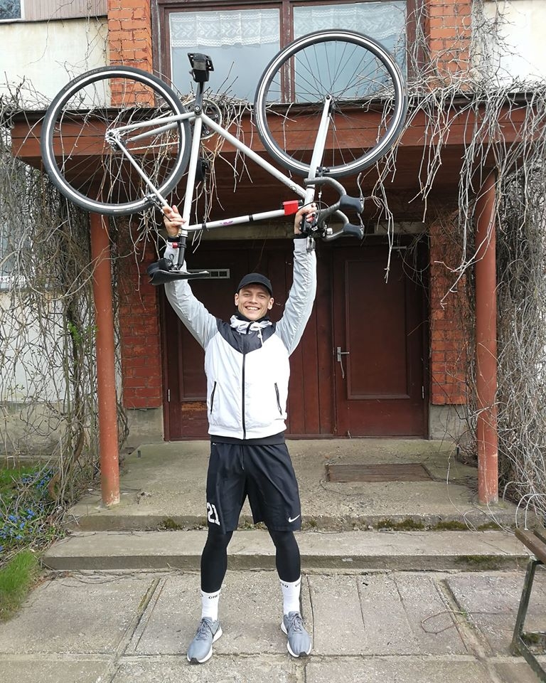 Preilietis Matīss Babris ar velosipēdu veic ceļu no Rīgas līdz Preiļiem
