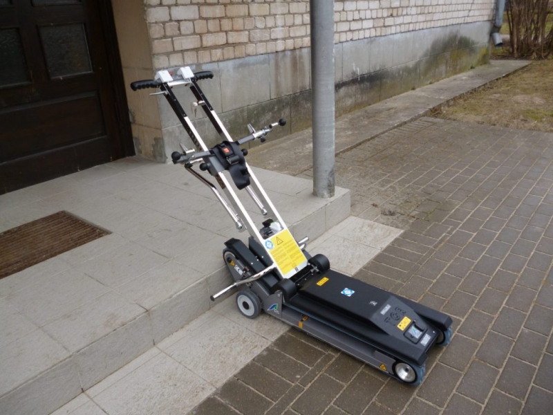 Mobilie ratiņkrēslu pacēlāji
