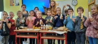Sociāli izglītojošās kampaņas “Eiropas medus brokastis” ietvaros Preiļu novada skolās viesojās biškopji